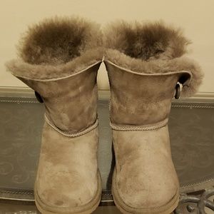 Bailey Button UGGS light brown short boot Size 3